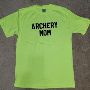 Archery mom neon t-shirt - M